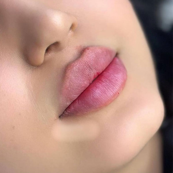 ژل لب مدل روسی خط دار